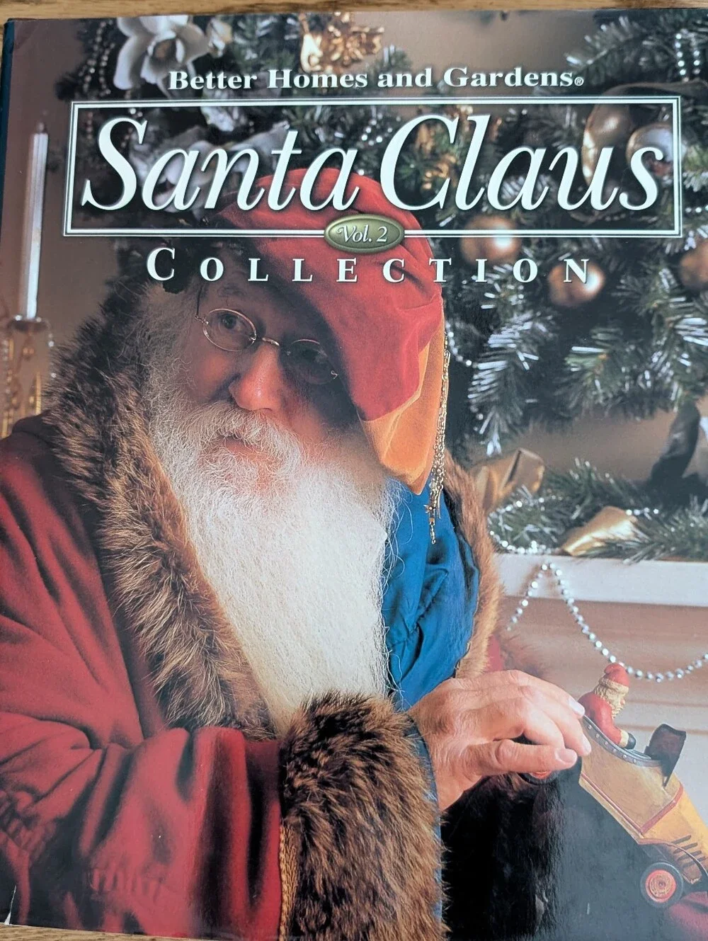 Santa Claus Collections Glossy Collectible Book, BH&G Publications Vol. 2